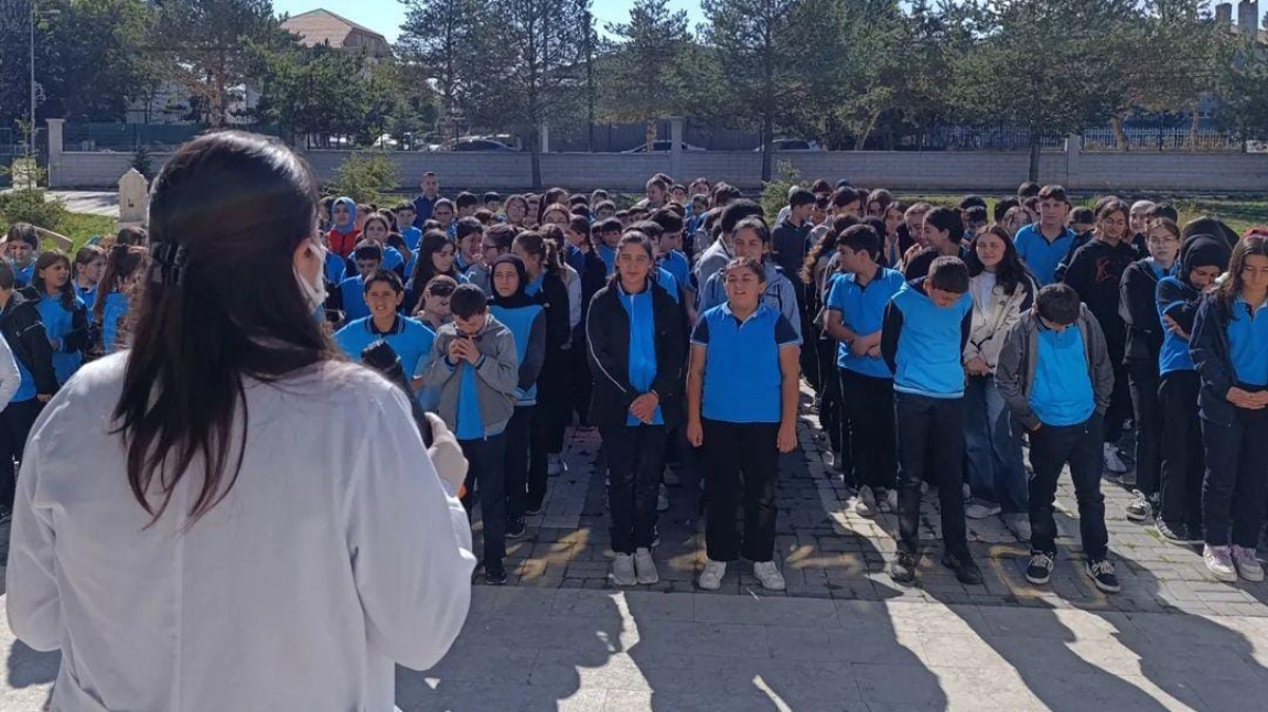 Orta Devlet Hastanesi Doktorlarından Öğrencilere Sağlık Bilgilendirmesi